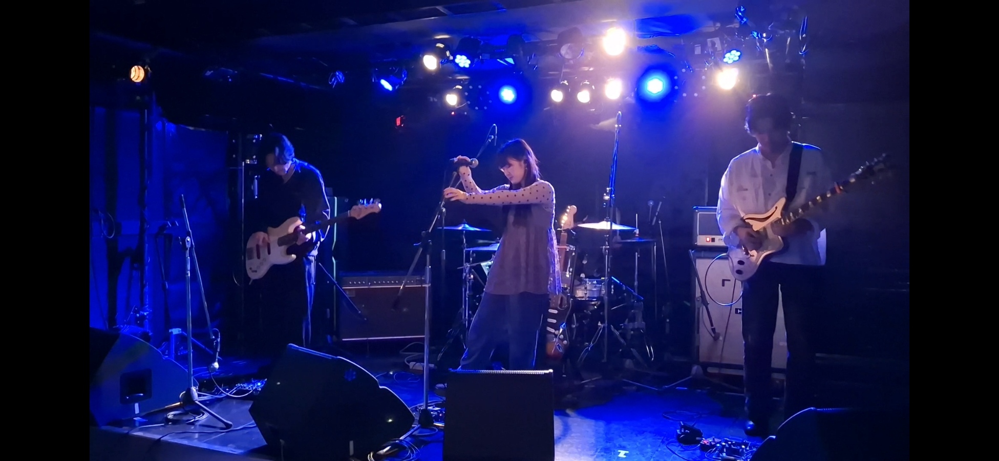 カナダのソングライターBillie Ziziのバンドセットを迎えてのNINE